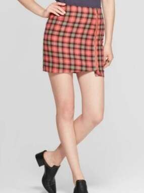 Junk Food Clothing Brand Junior's size 11 Plaid Mini Skirt Zip Up Red & Green